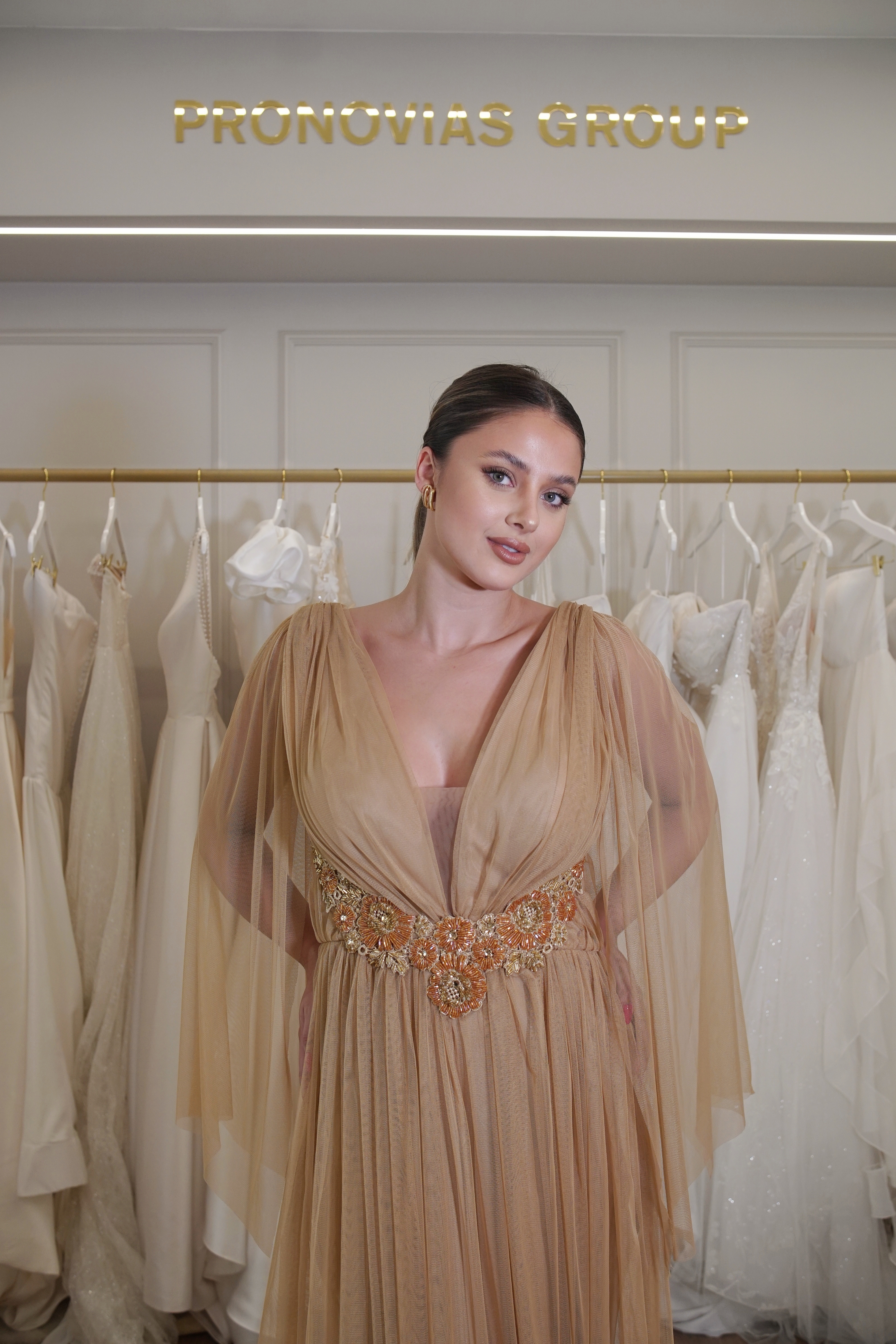 Vestido Nude com Capa