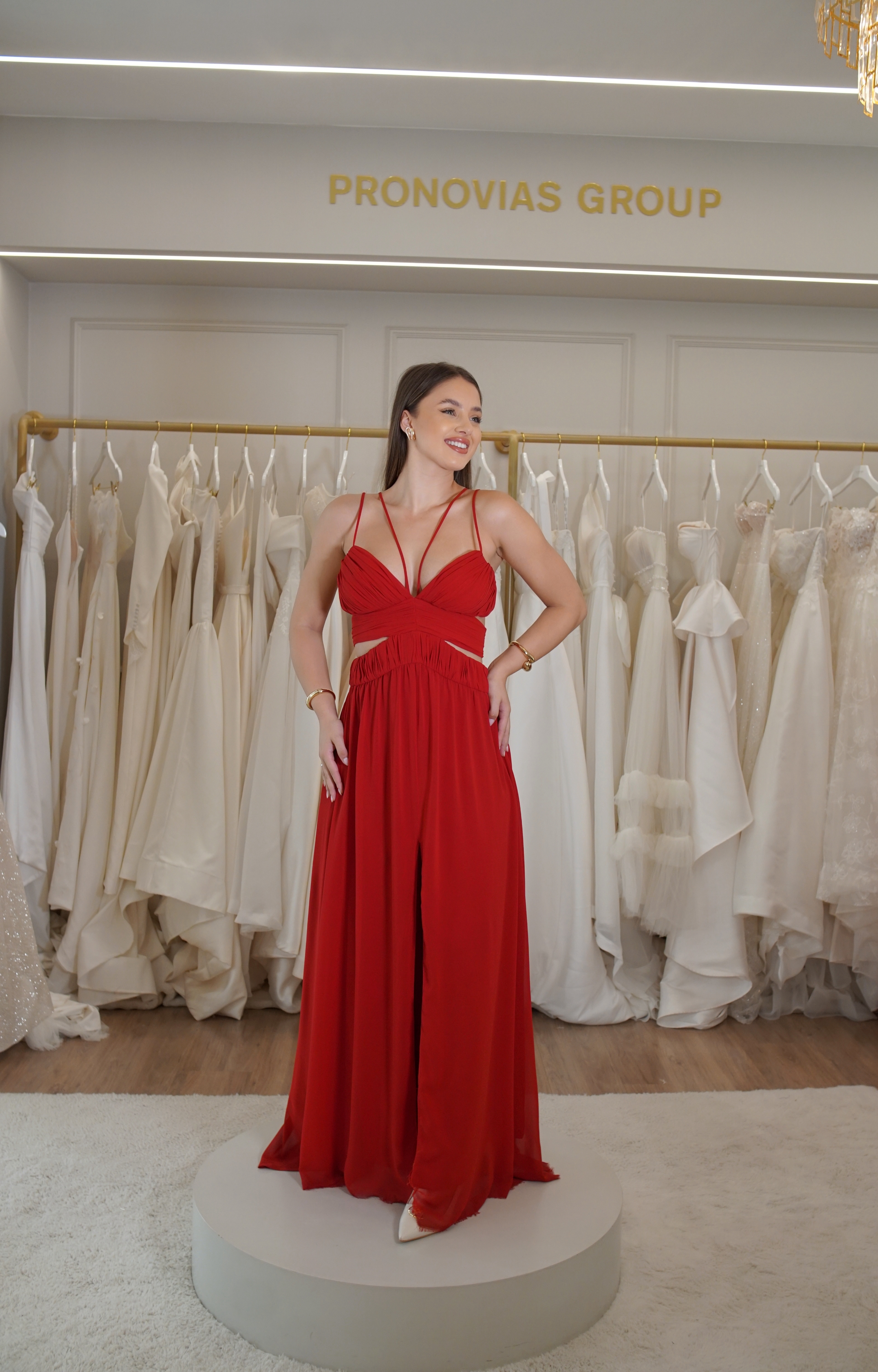 Vestido Vermelho com Recortes