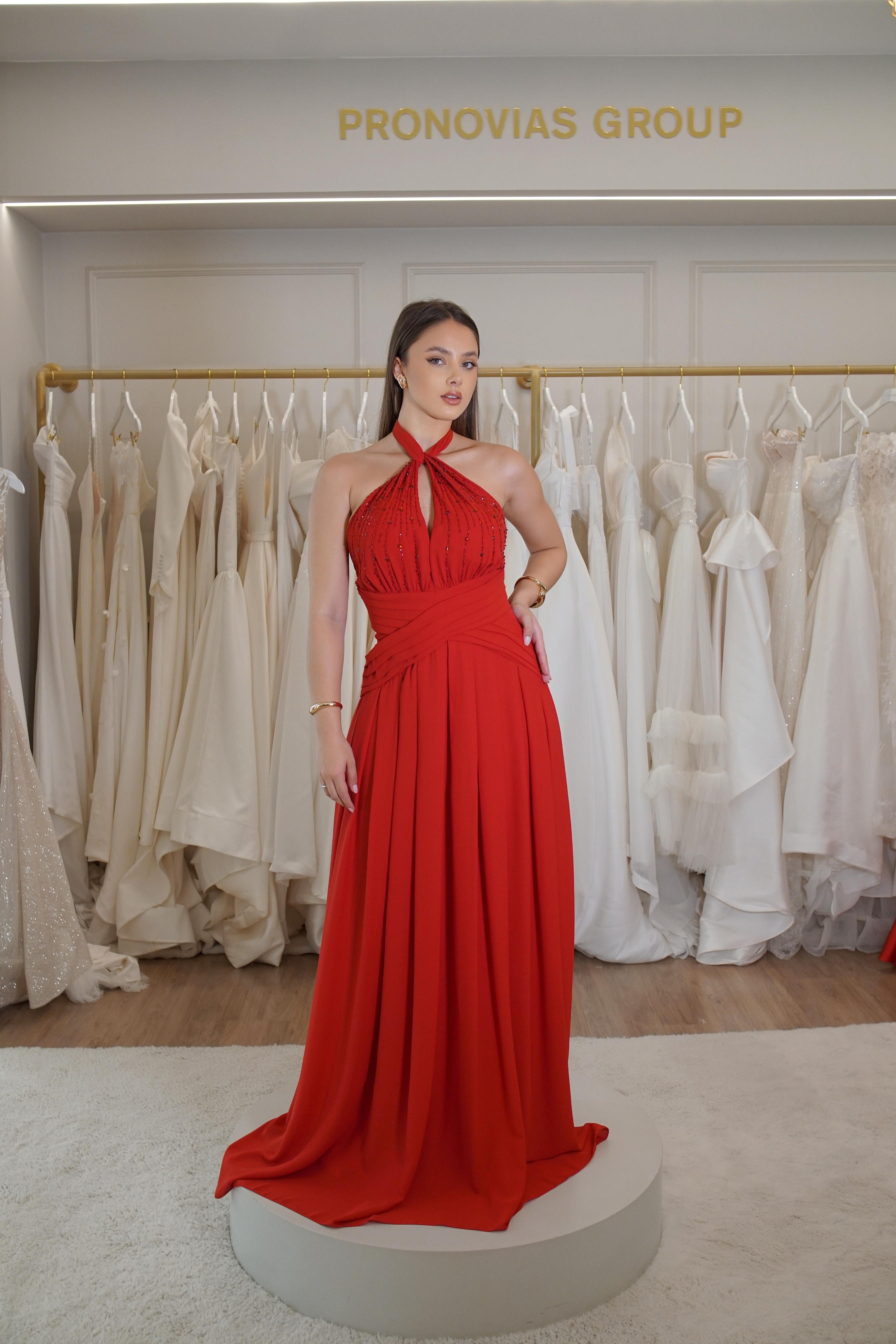 Vestido Vermelho Frente Única com Pedraria
