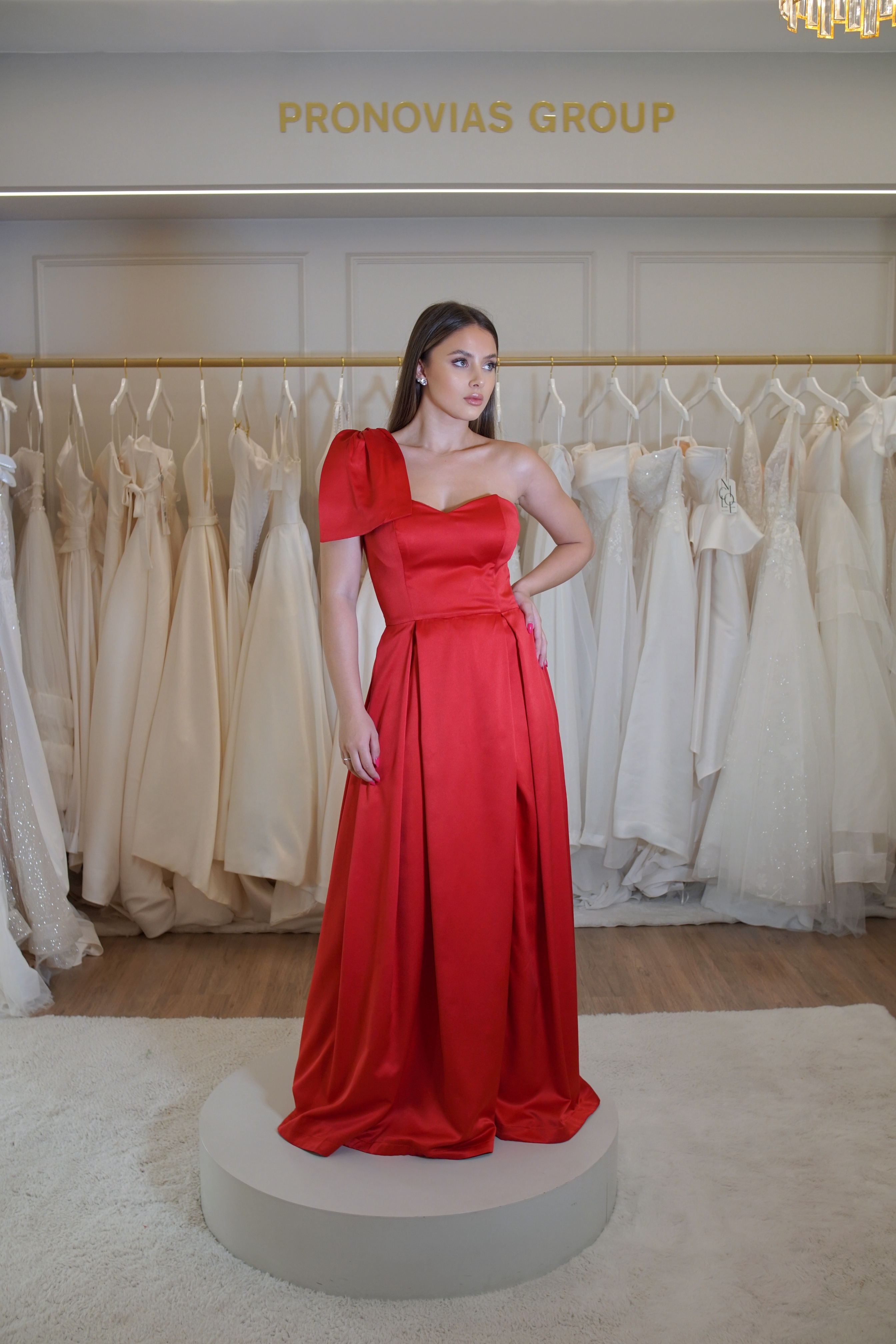 Vestido Vermelho Ombro Único com Laço